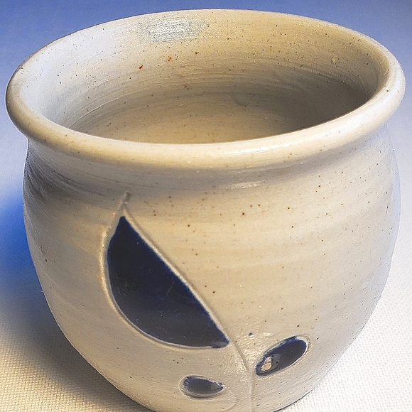 Williamsburg Salt Glaze Pottery Set of Candleholder and Small Pot - Picture 11 of 15